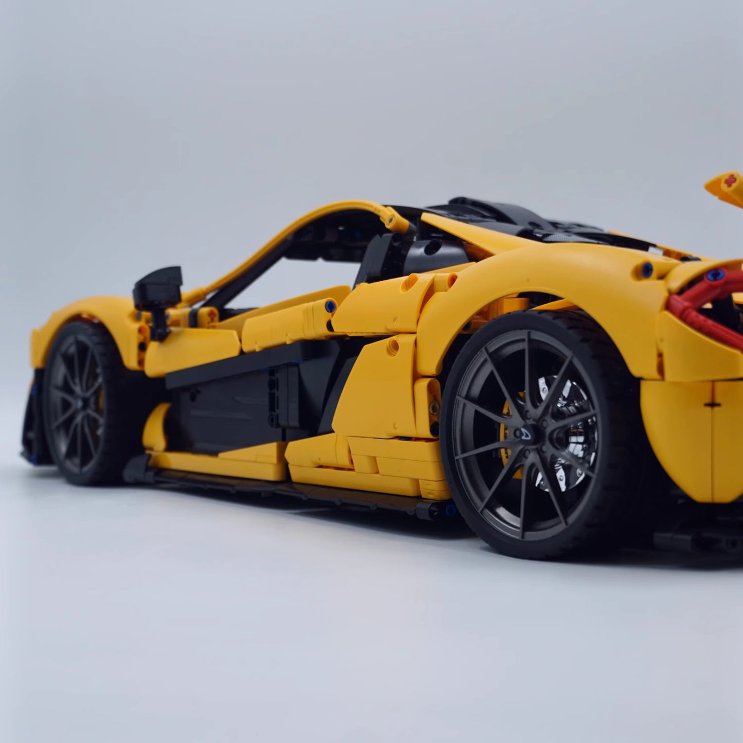テクニカルビルディングブロック 新型P1スーパーレーシングカー 1:8組み立てセット