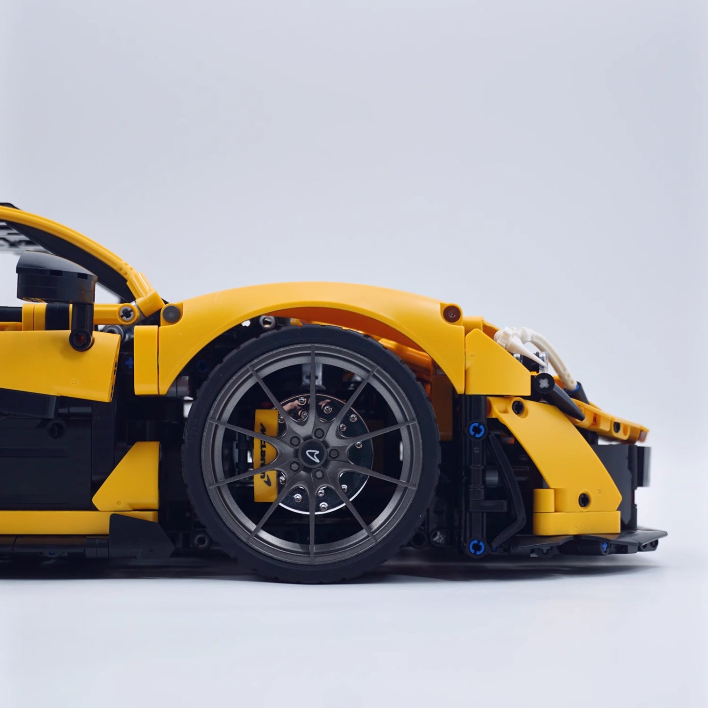 テクニカルビルディングブロック 新型P1スーパーレーシングカー 1:8組み立てセット